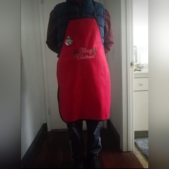 2 pcs NEW APRON CHRISTMAS THEME! - Picture 3 of 4